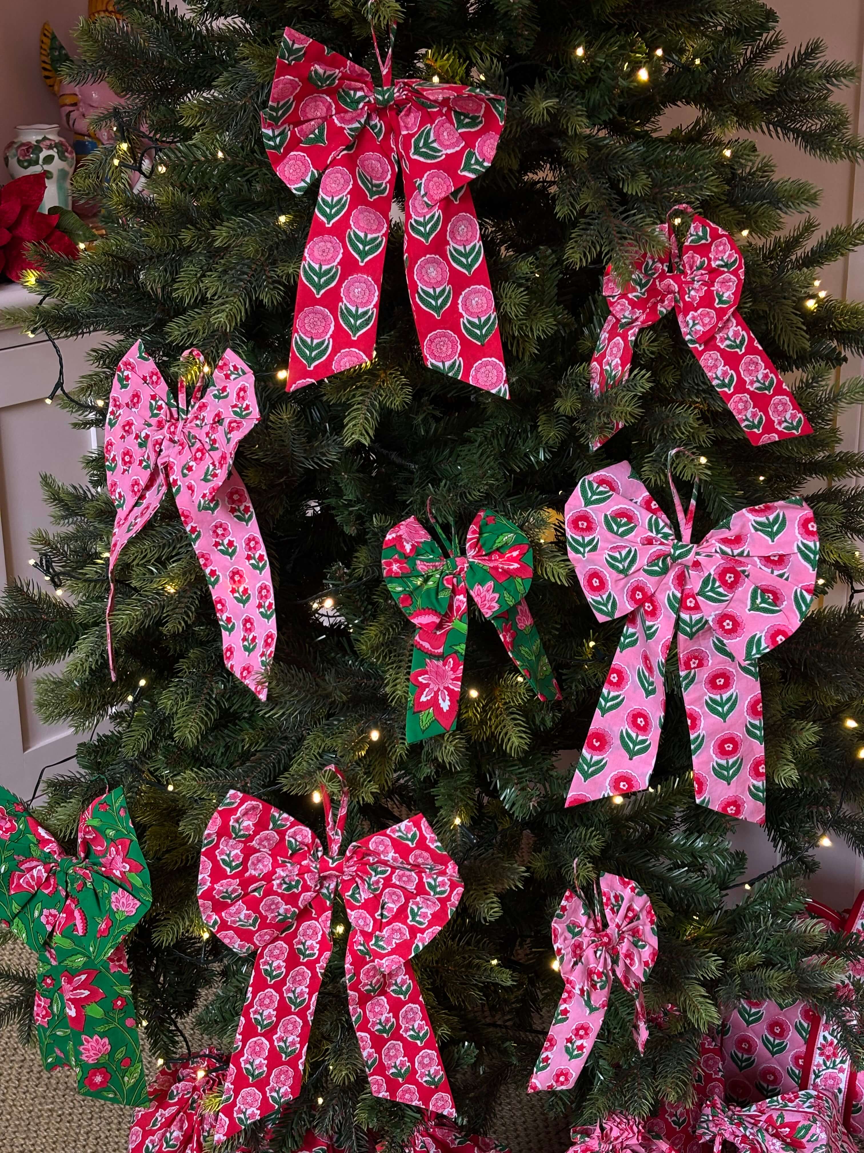 Pink City Prints Festive Mix Tree Bows (Set of 4)
